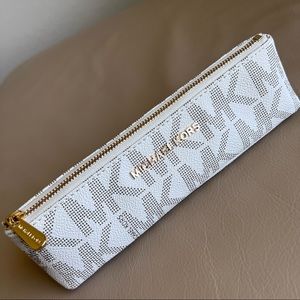 MICHAEL KORS PENCIL CASE (A MACY'S EXCLUSIVE)